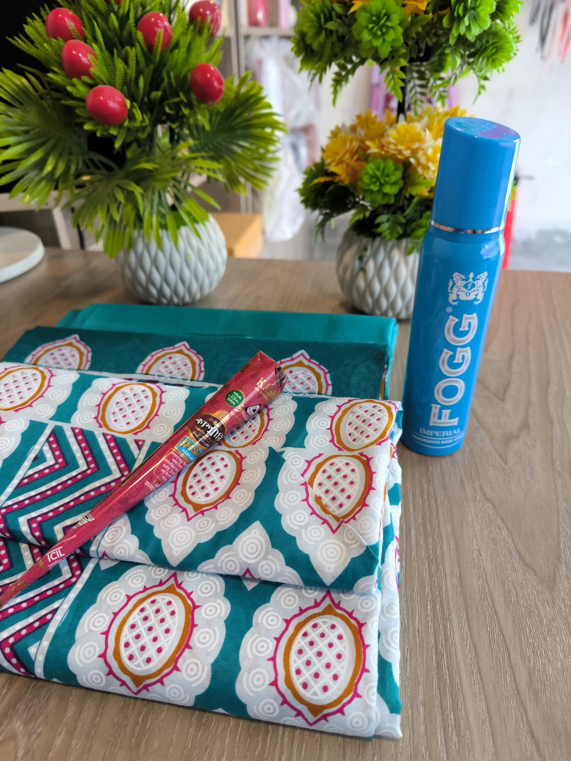 নারীদের জন্য ফ্যাশন কম্বো প্যাক – ডিজাইনার ওড়না, মেহেদি কোণ ও FOGG পারফিউম